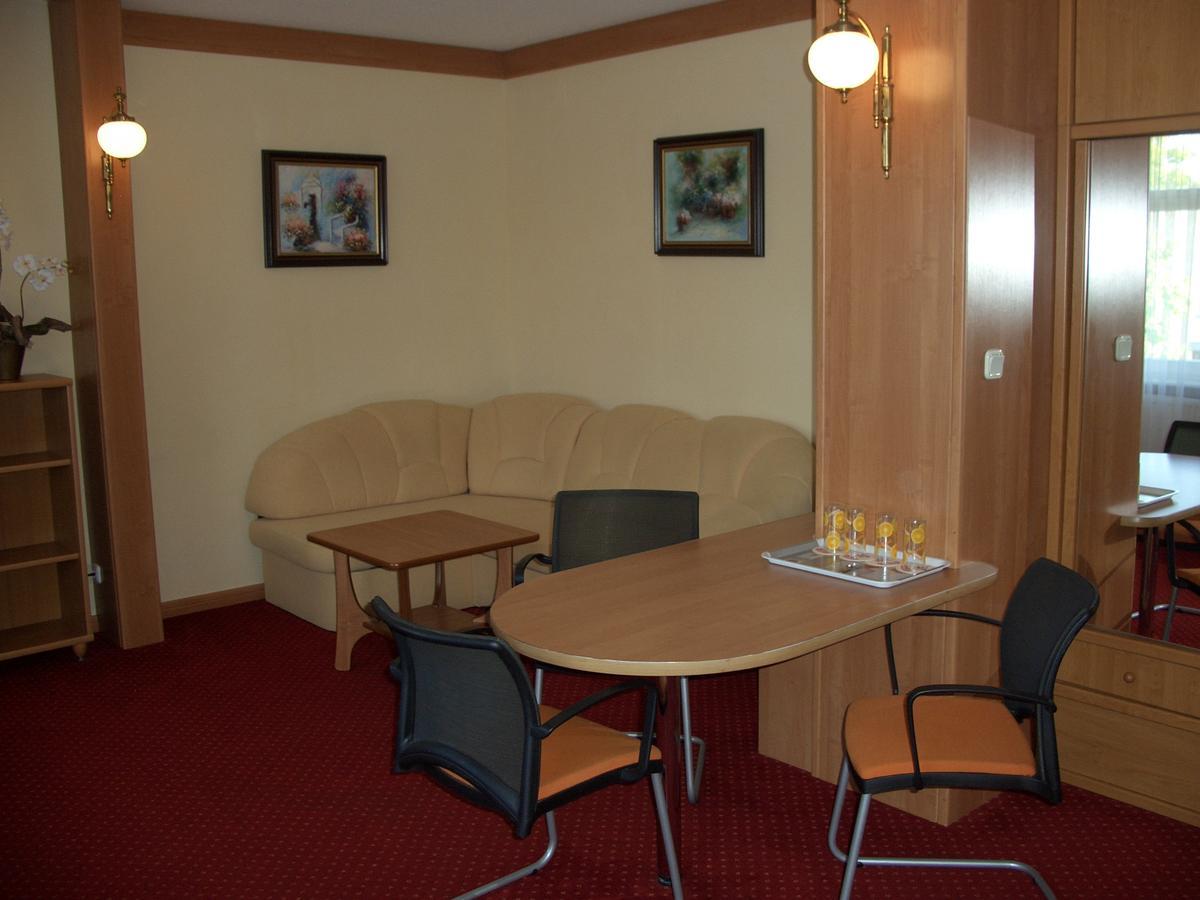 Hotel Alga Ustka Eksteriør bilde
